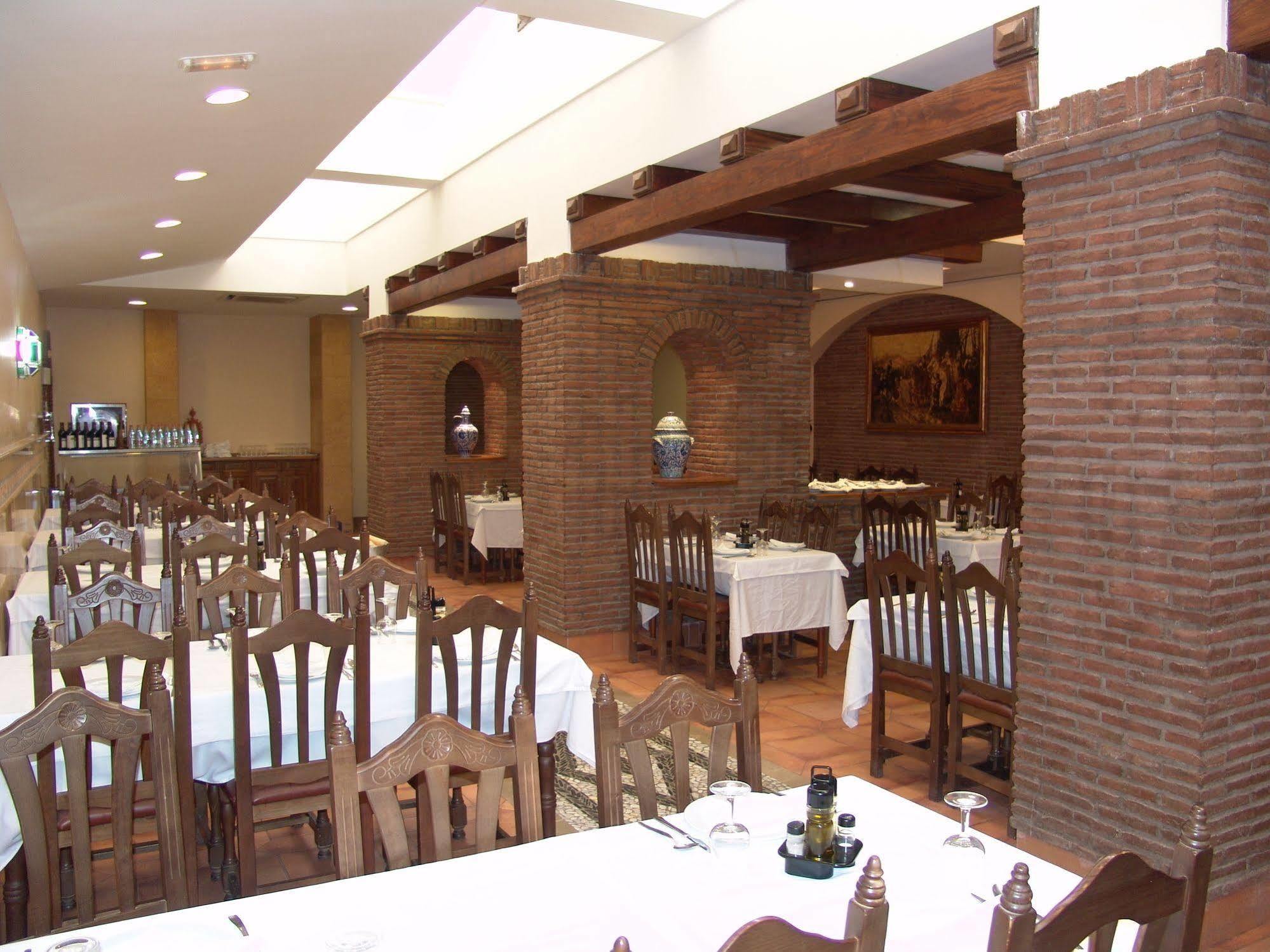 Villanueva de las Torres Balneario De Alicun De Las Torres מראה חיצוני תמונה
