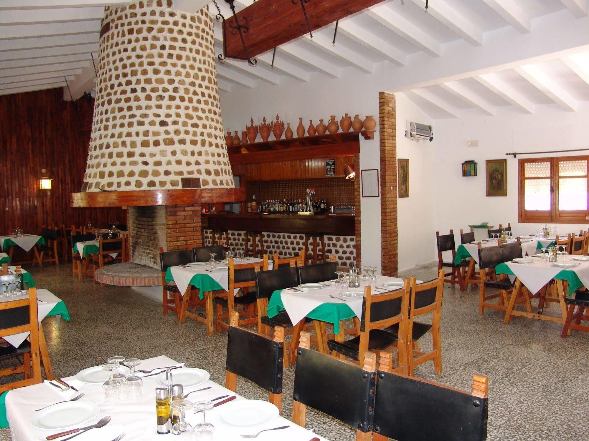 Villanueva de las Torres Balneario De Alicun De Las Torres מראה חיצוני תמונה