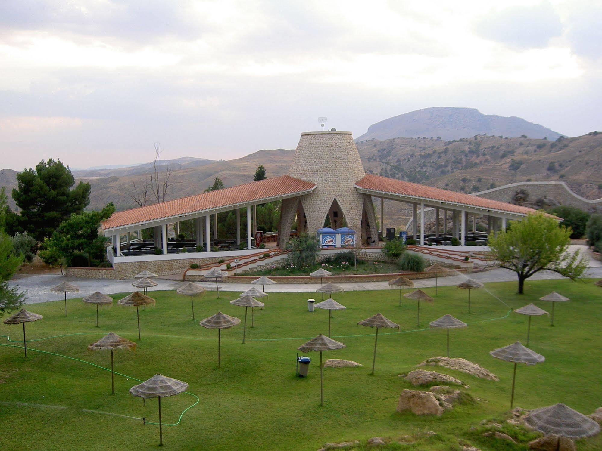 Villanueva de las Torres Balneario De Alicun De Las Torres מראה חיצוני תמונה